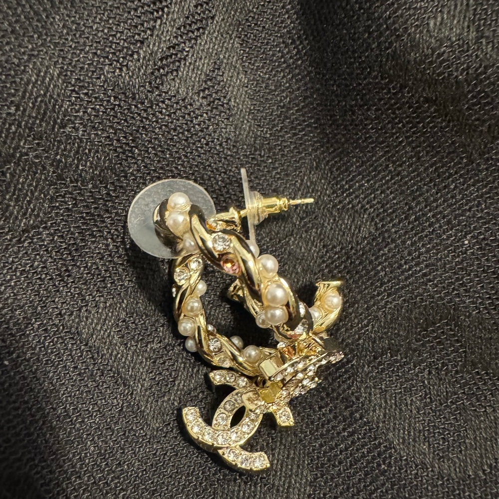 CHANEL Gold and Pearl Earrings - Picture 3 of 5